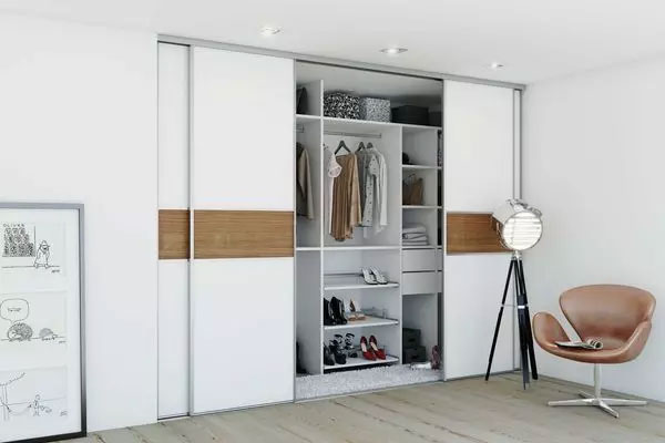 Tủ quần áo phòng ngủ nhỏ thiết kế âm tường giúp căn phòng của bạn trở nên rộng rãi, thông thoáng hơn